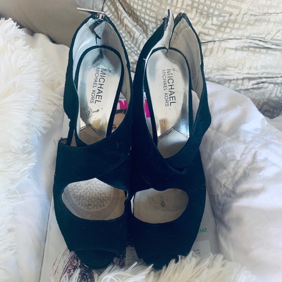 Micheal Kors shoes - Picture 2 of 6